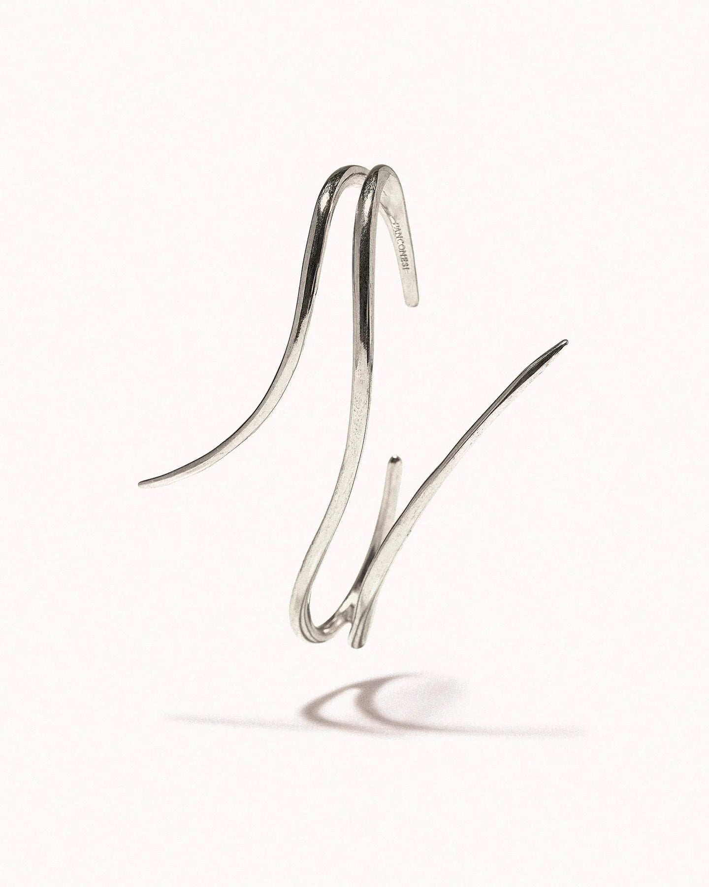 Ritorto Hand Bracelet