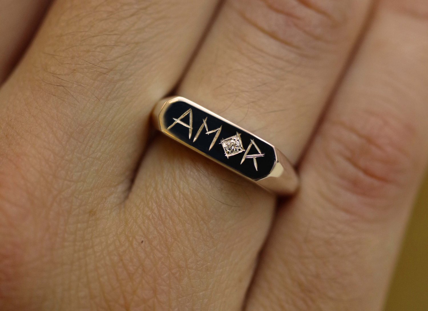 AMOR DIAMOND RING