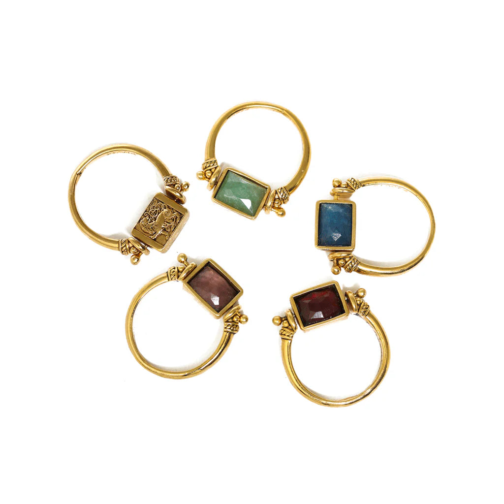 Aya lion pivot ring