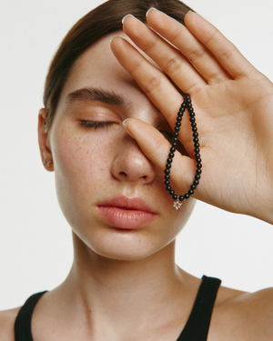 Onyx choker w. small diamond star of David