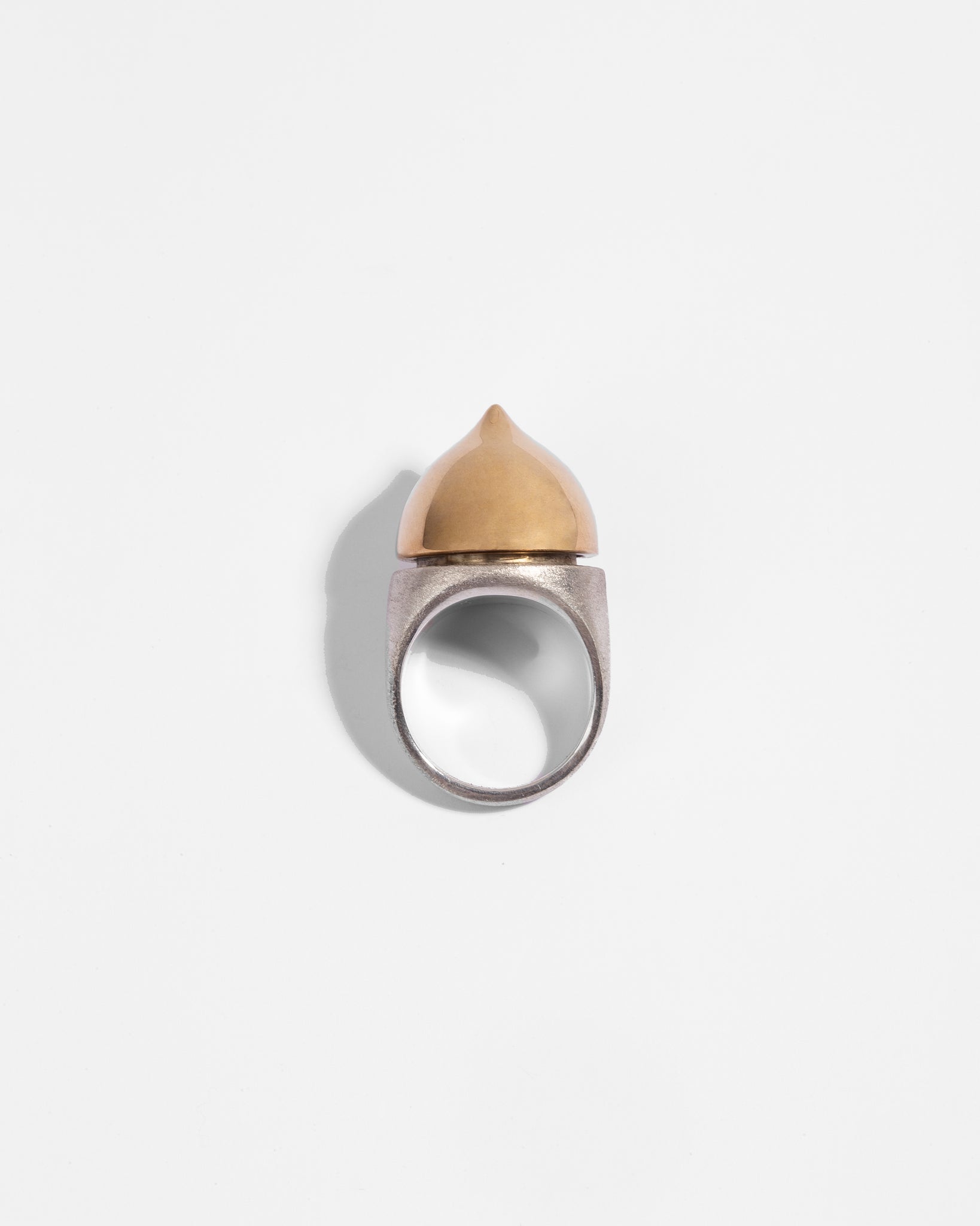 Dome-shaped polychromatic ring