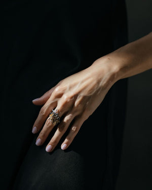 Feathers ring